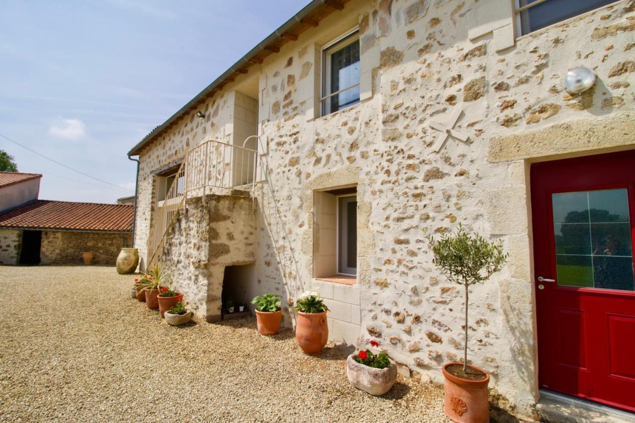 O Trois Oliviers Bed & Breakfast Louin Exterior foto
