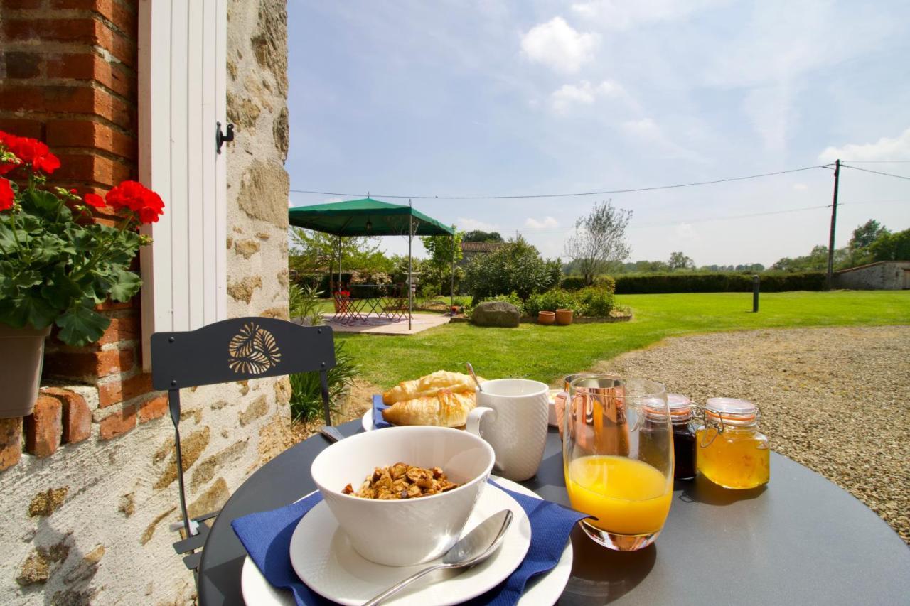 O Trois Oliviers Bed & Breakfast Louin Exterior foto