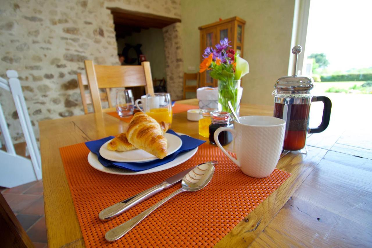 O Trois Oliviers Bed & Breakfast Louin Exterior foto
