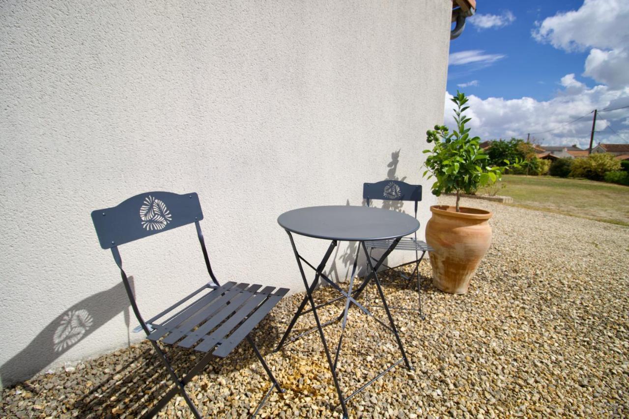 O Trois Oliviers Bed & Breakfast Louin Exterior foto