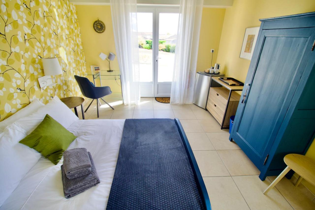 O Trois Oliviers Bed & Breakfast Louin Exterior foto